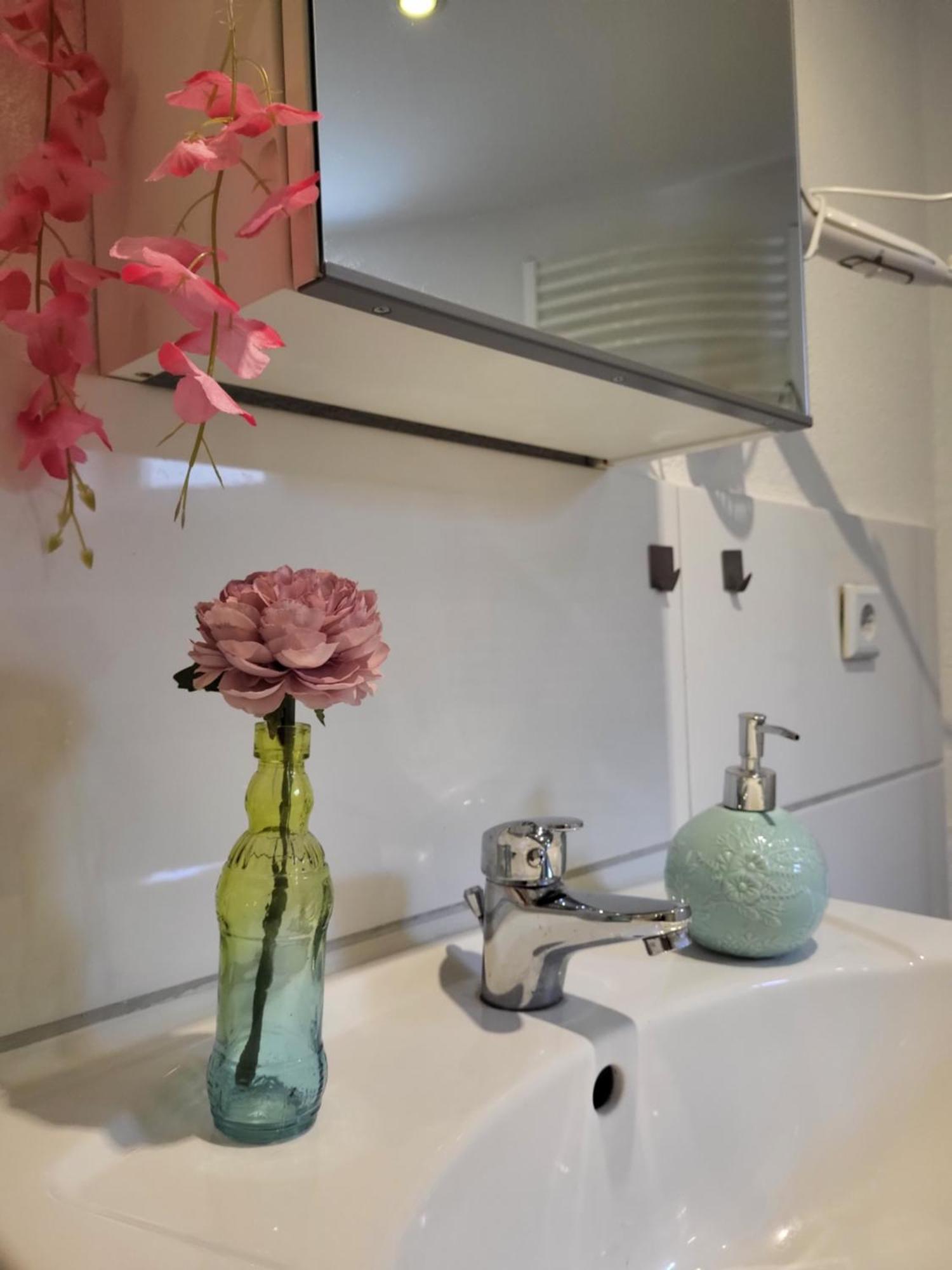 Mandelas Cozy Lounge Apartment Schmelz Bagian luar foto