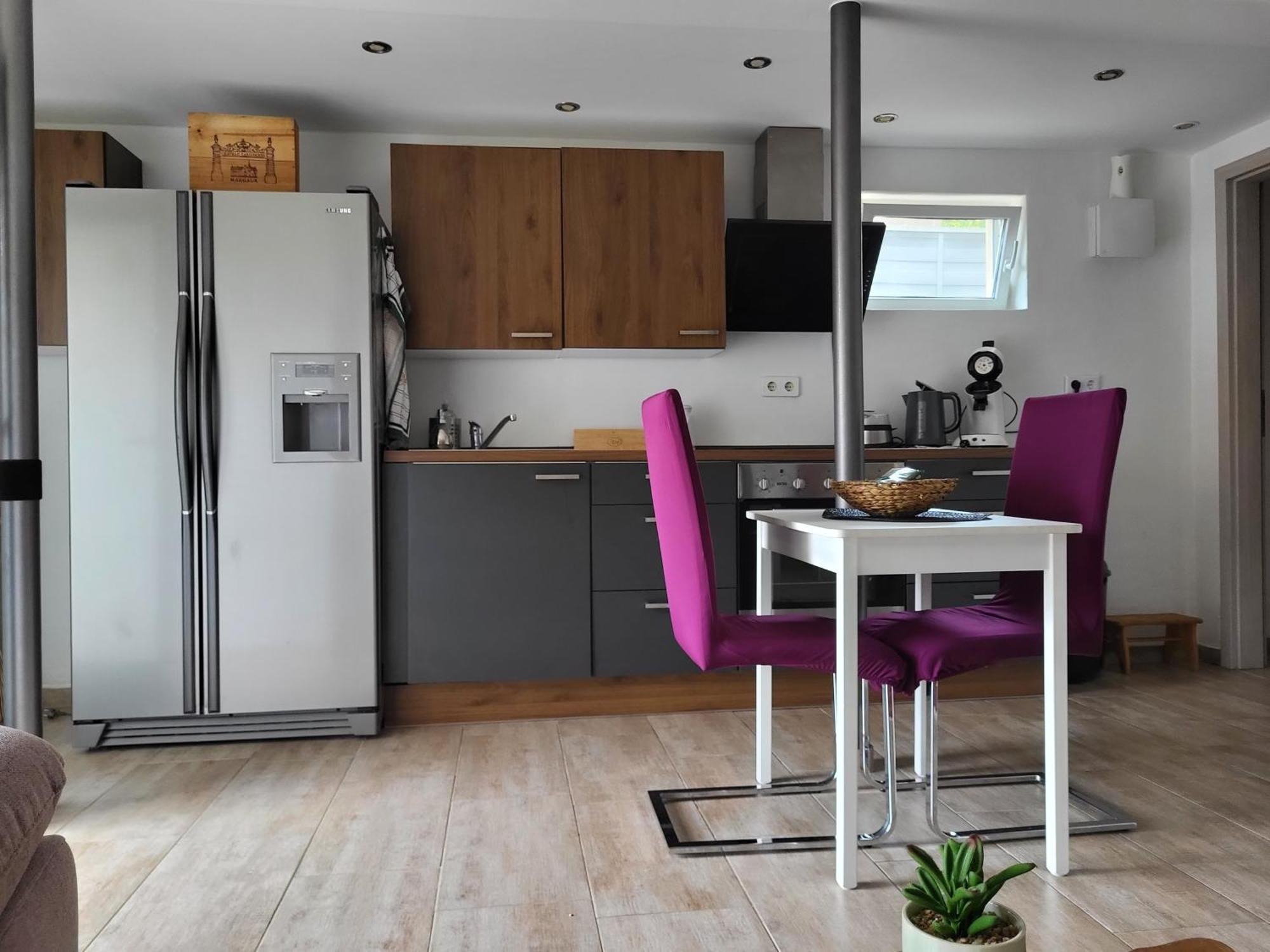 Mandelas Cozy Lounge Apartment Schmelz Bagian luar foto
